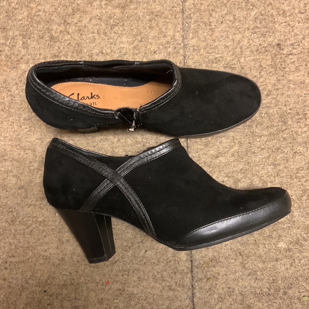 Clarks alpine amber suede and leather cushion soft women US 6🔥2.5 inch heel